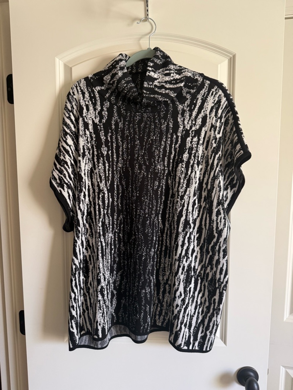 Ming Wang Black and White Knit Poncho - Size S/M NWT